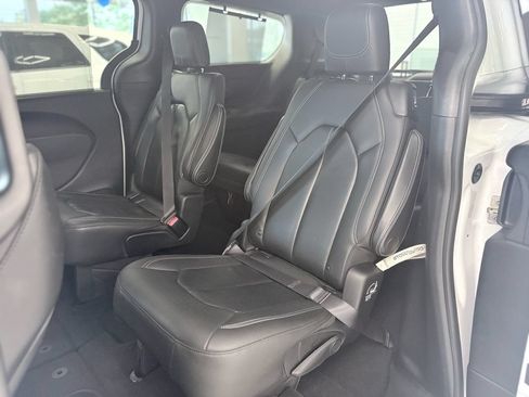 Used 2020 Chrysler Pacifica Touring-L w/ Advanced Safetytec Group AWD/4WD image 23