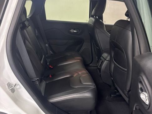 Used 2021 Jeep Cherokee Latitude Plus AWD/4WD image 29
