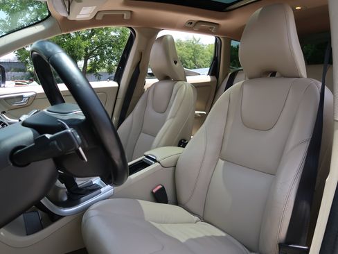 Used 2015 Volvo XC60 T6 Platinum FWD image 12