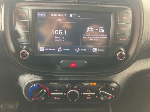 Used 2022 Kia Soul LX w/ Technology Package image 2