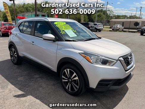 Used 2019 Nissan Kicks SV image 1