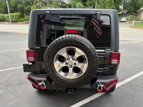 Used 2017 Jeep Wrangler Sahara AWD/4WD image 7