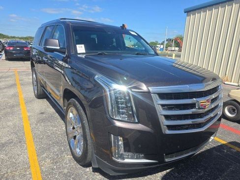 Used 2016 Cadillac Escalade Premium image 3