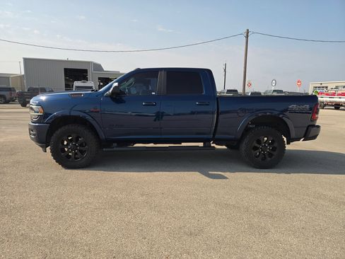 Used 2022 RAM 2500 Laramie w/ Night Edition AWD/4WD image 6