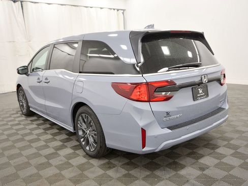 New 2026 Honda Odyssey Touring image 5