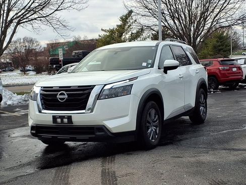 Certified 2024 Nissan Pathfinder SV image 2