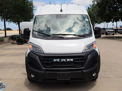 Used 2025 RAM ProMaster 2500 w/ Convenience Group FWD image 9