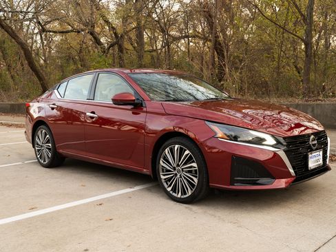 Used 2023 Nissan Altima 2.5 SL image 2