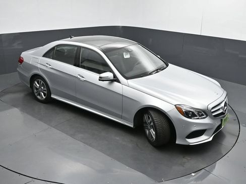 Used 2014 Mercedes-Benz E 250 BlueTEC Sedan image 47