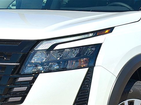 New 2026 Nissan Pathfinder SL image 4