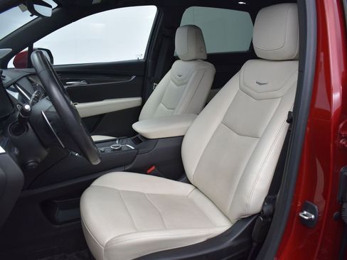 Certified 2023 Cadillac XT5 Sportv w/ Technology Package image 12