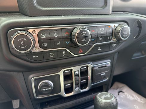 Used 2022 Jeep Wrangler Unlimited Sport AWD/4WD image 25