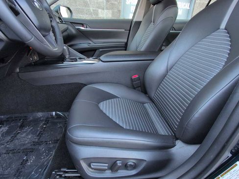 Used 2018 Toyota Camry L image 17