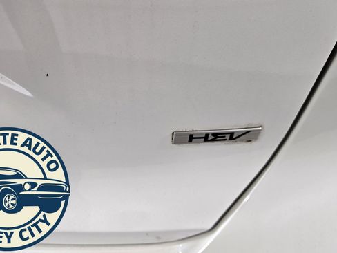 Used 2023 Kia Niro SX image 30