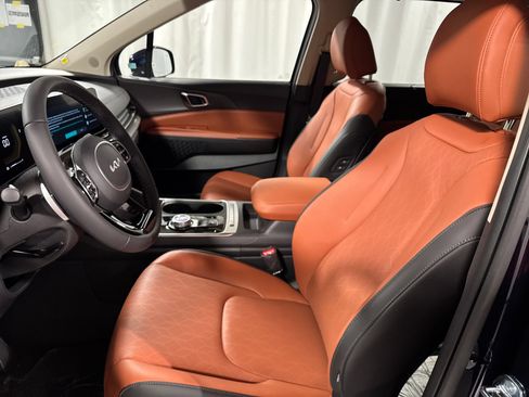 New 2026 Kia Carnival EX FWD image 3