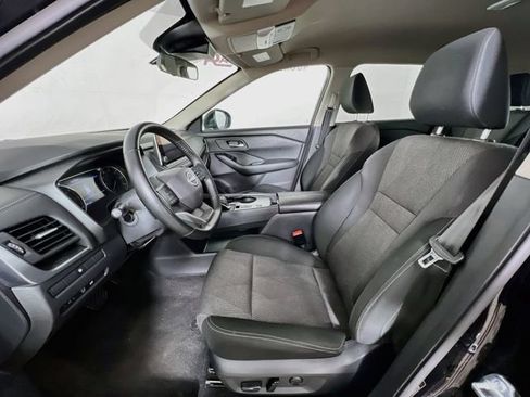 Used 2025 Nissan Rogue SV FWD image 9