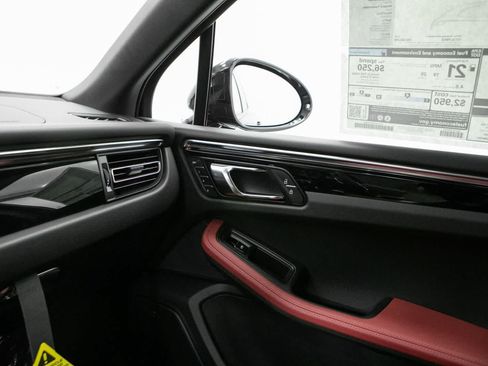 New 2026 Porsche Macan AWD/4WD image 30