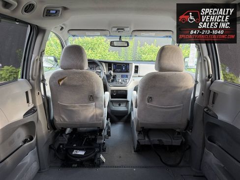 Used 2015 Toyota Sienna LE FWD image 28