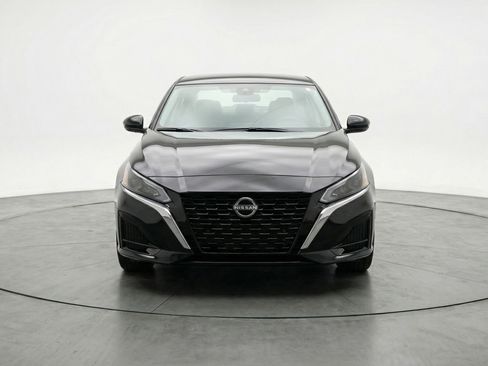 Used 2025 Nissan Altima 2.5 SV image 2