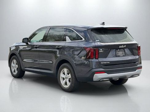 Certified 2025 Kia Sorento LX image 3