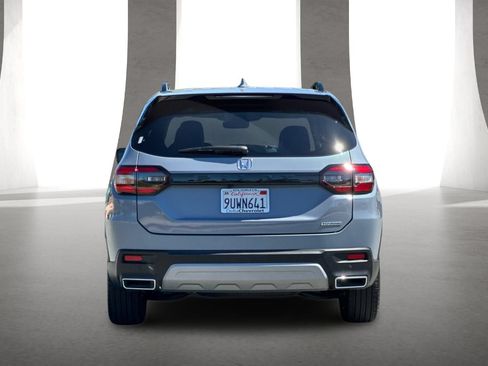 Used 2025 Honda Pilot Touring image 5
