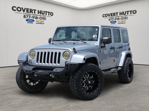 Used 2016 Jeep Wrangler Unlimited Sahara w/ Max Tow Package AWD/4WD image 1