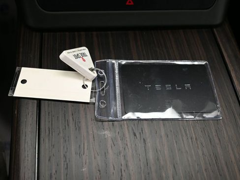 Used 2023 Tesla Model X image 34