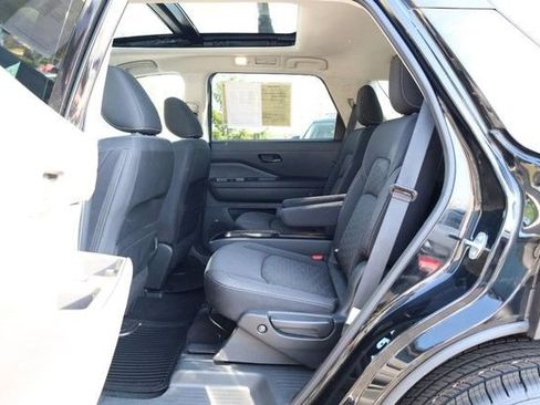 Certified 2023 Nissan Pathfinder SV w/ SV Premium Package AWD/4WD image 24