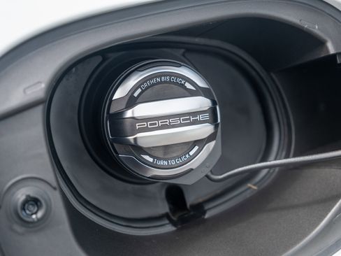 Certified 2026 Porsche Macan AWD/4WD image 43