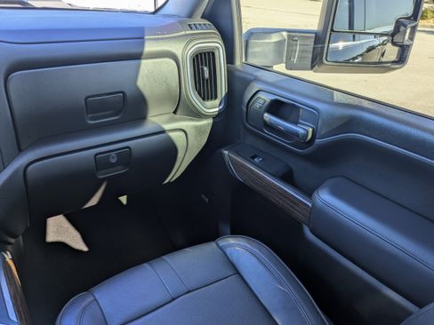 Used 2021 Chevrolet Silverado 2500 High Country w/ Z71 Off-Road Package image 18