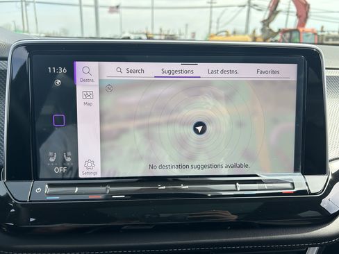 Used 2025 Volkswagen Atlas Cross Sport SEL R-Line image 14