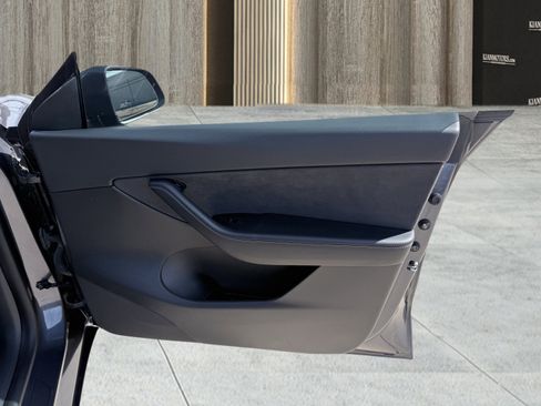 Used 2022 Tesla Model Y Performance image 37