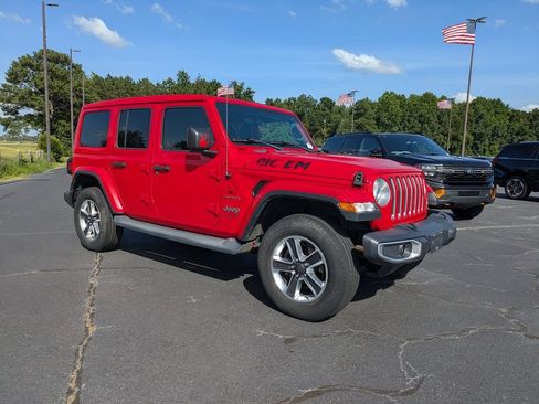 Used 2018 Jeep Wrangler Unlimited Sahara AWD/4WD image 2