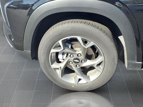 Used 2025 Chevrolet Trax LT image 27