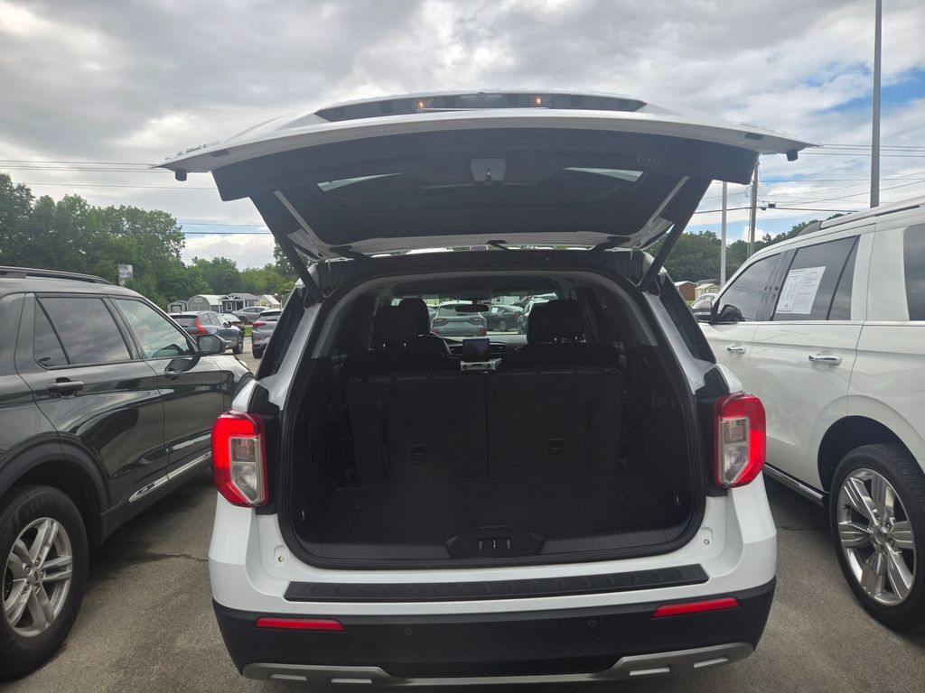 Used 2023 Ford Explorer XLT w/ Equipment Group 202A AWD/4WD image 5