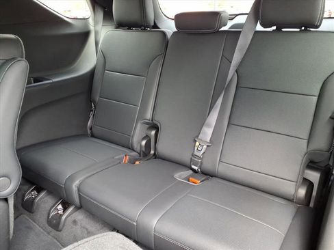 Used 2025 Chevrolet Traverse LT w/ Driver Confidence Package FWD image 28