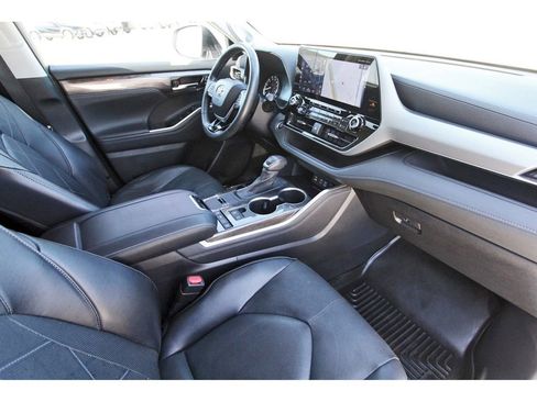 Used 2022 Toyota Highlander Platinum image 27