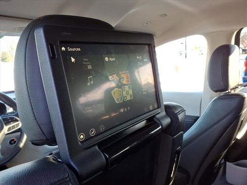 Used 2018 Chrysler Pacifica Touring-L Plus image 6