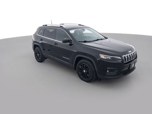 Used 2019 Jeep Cherokee Latitude Plus w/ Cold Weather Group FWD image 3