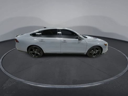 Used 2024 Honda Accord Sport image 9
