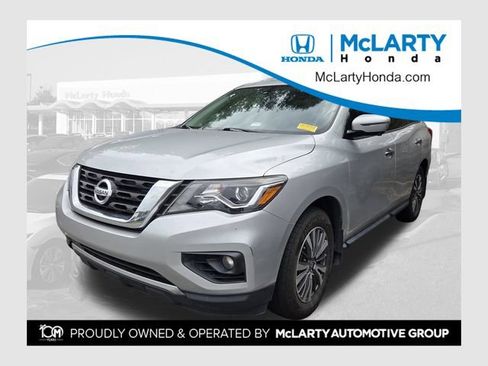 Used 2019 Nissan Pathfinder SL FWD image 1