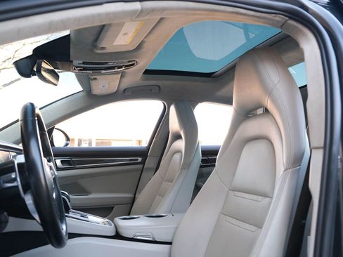 Used 2017 Porsche Panamera Turbo w/ Carbon Fiber Interior Package image 21