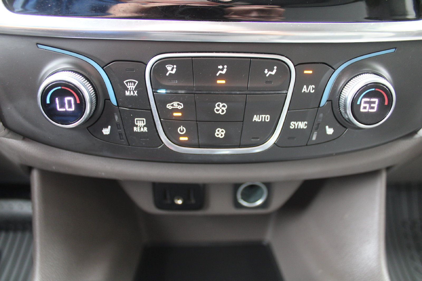Used 2020 Chevrolet Traverse LT FWD image 42