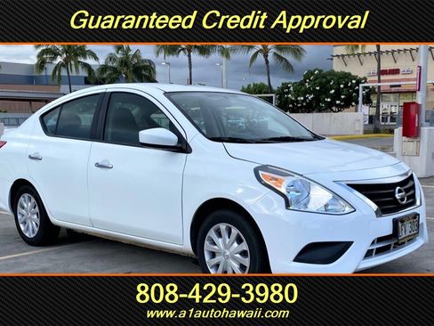 Used 2016 Nissan Versa SV image 3