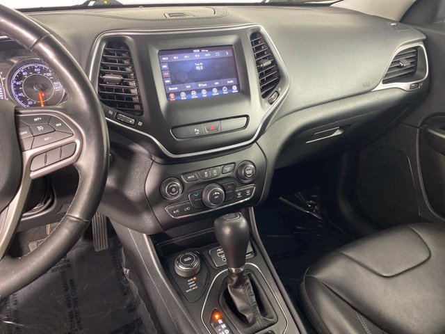 Used 2019 Jeep Cherokee Latitude Plus w/ Cold Weather Group AWD/4WD image 28