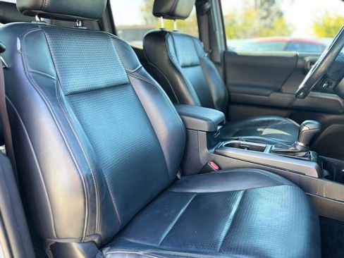 Used 2020 Toyota Tacoma TRD Sport w/ TRD Premium Sport Package image 13