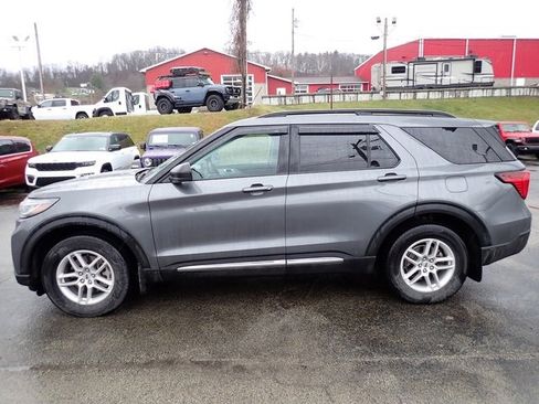 Used 2025 Ford Explorer Active image 2