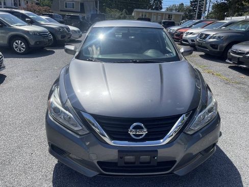 Used 2017 Nissan Altima 2.5 S w/ Power Driver Seat Package FWD image 2
