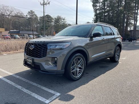 New 2026 Ford Explorer ST-Line w/ ST-Line Street Pack image 1
