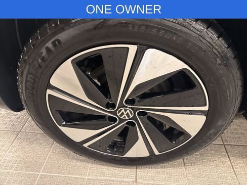 Used 2025 Volkswagen Taos SE AWD/4WD image 5